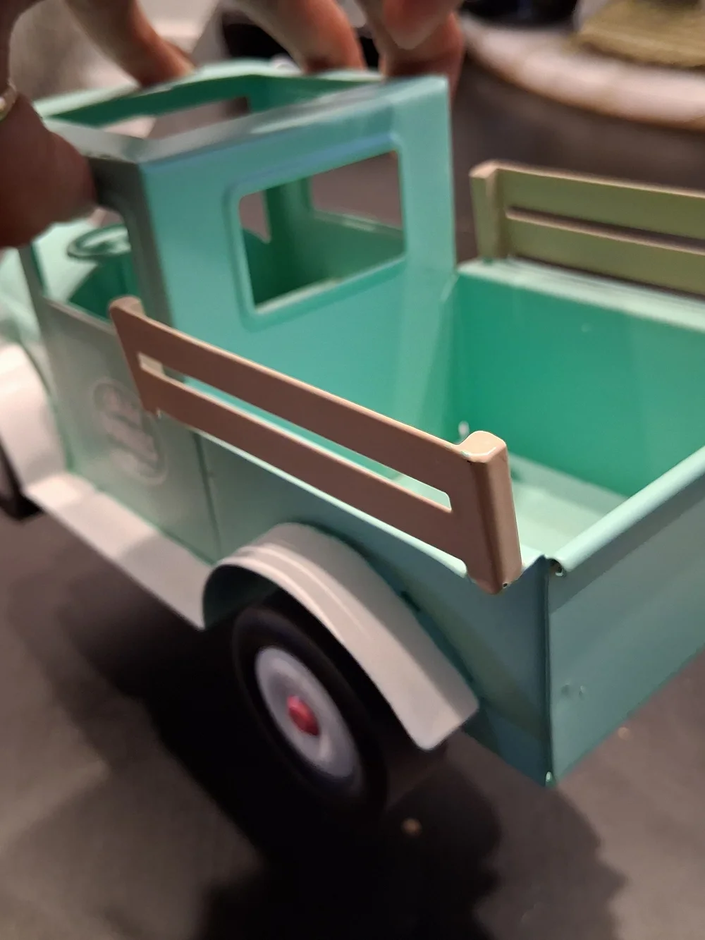 Farmhpuse Spritz Easter Truck